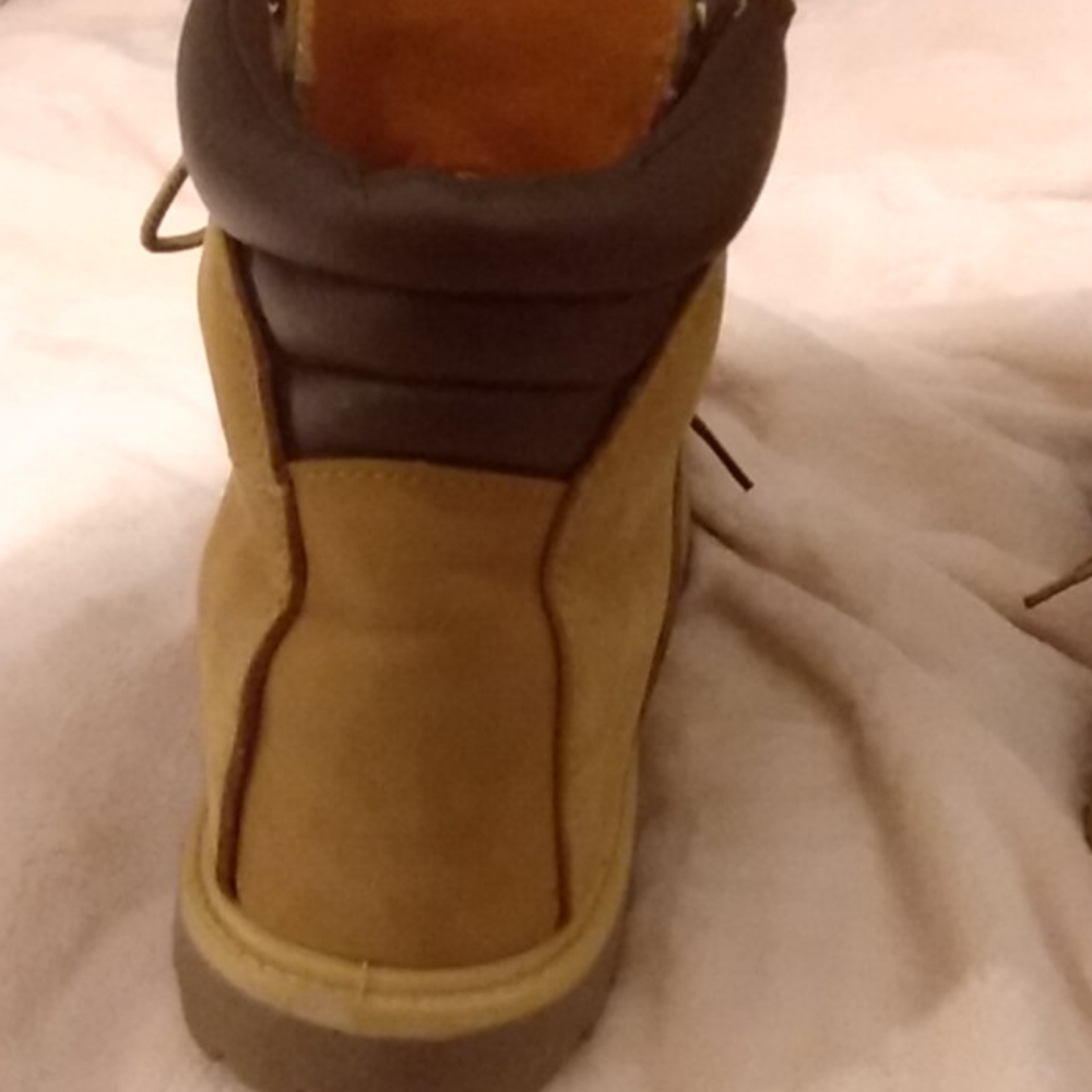 Boots - Picture 3 of 4